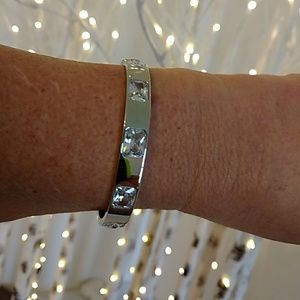 MICHAEL KORS HINGED BRACELET